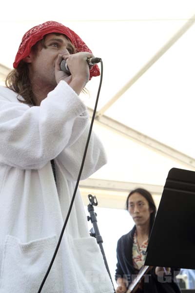 ARIEL PINK'S HAUNTED GRAFFITI AND R. STEVIE MOORE - 2012-05-26 - PARIS - Parc de la Villette - 